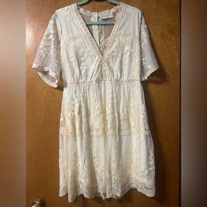 Bella Ella Boutique. Size Large. Ivory